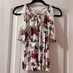 NWT Beautiful Floral Shirt with Peekaboo Shoulders